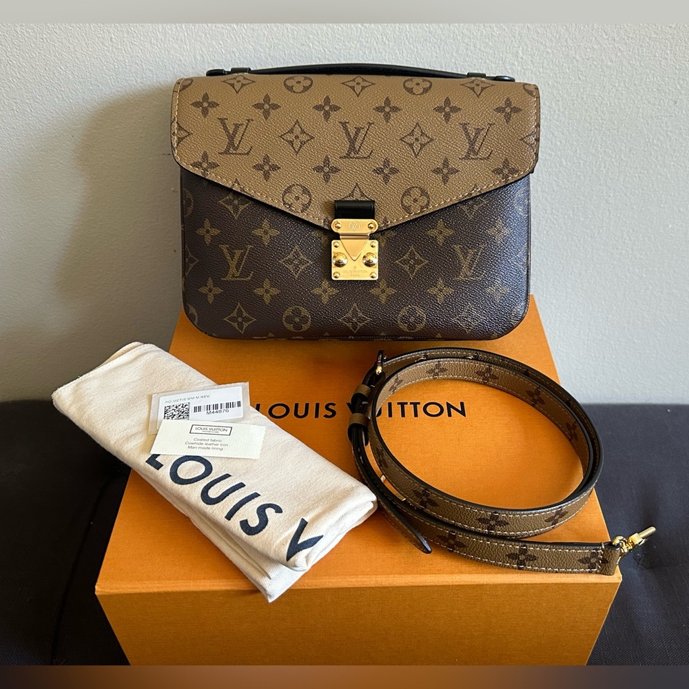 Louis Vuitton Pochette Métis in Reverse Monogram